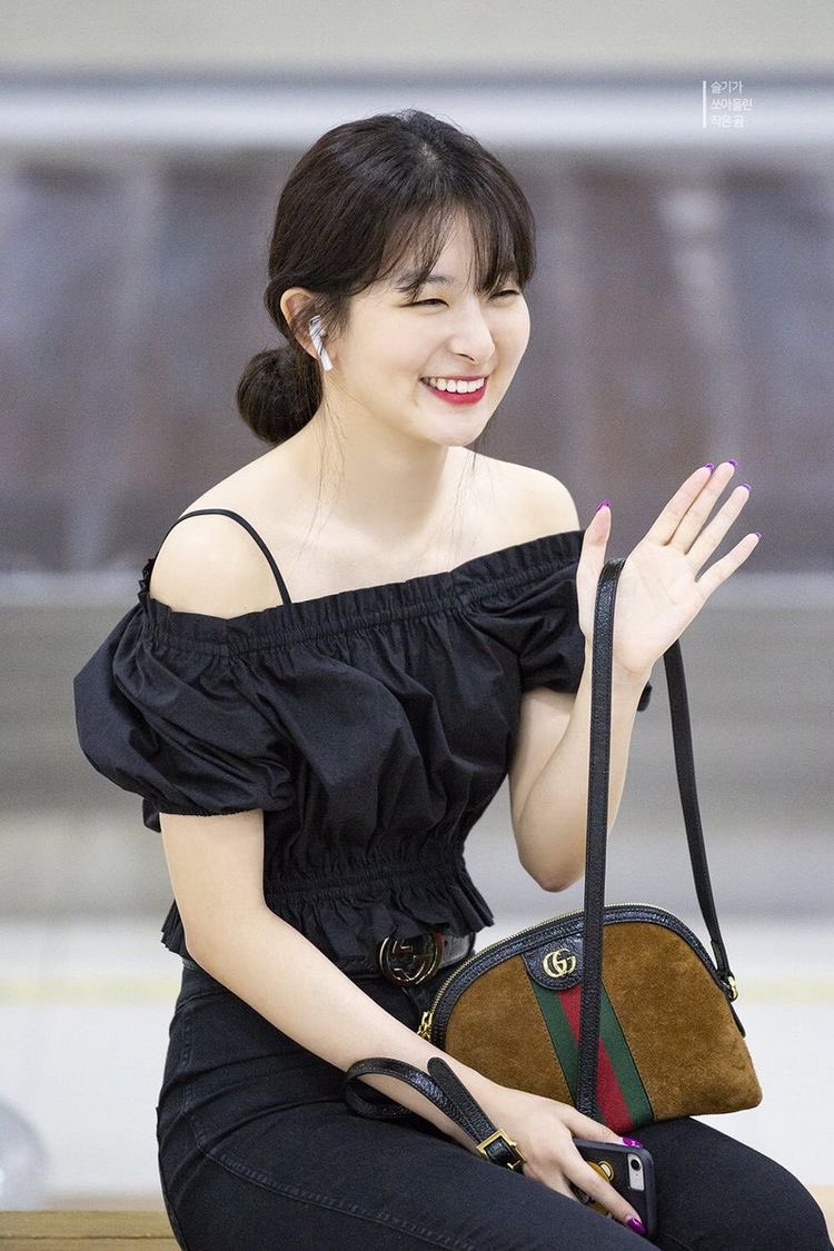 picsofkseulgi's tweet photo. https://t.co/MyNRFtCSbW