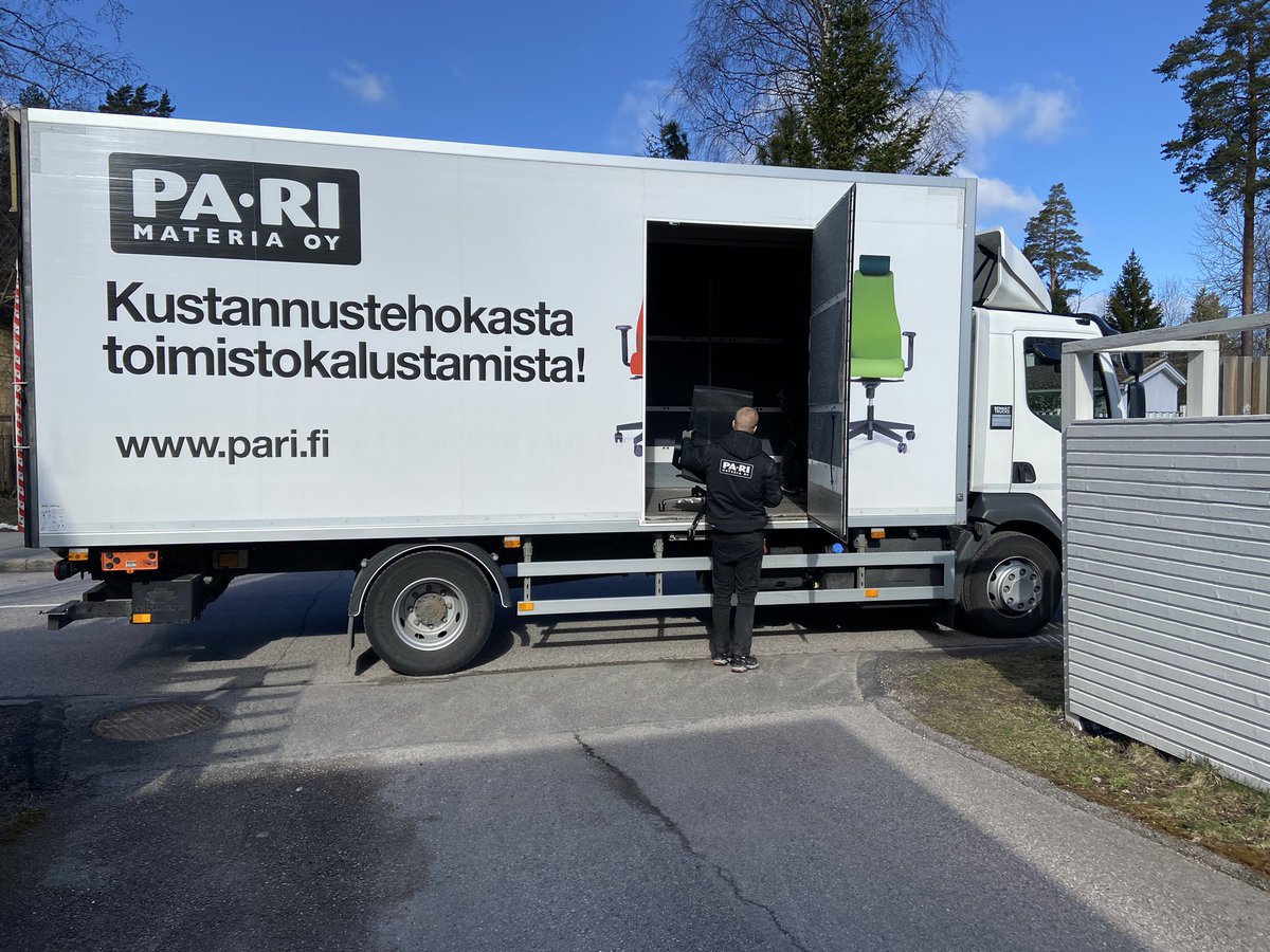 Kodin ergonomiset työpisteet ovat olleet #koronakriisi n aikana melko kortilla. Sain tähän tänään huiman parannuksen vuokratyötuolin myötä🤩 Työnantajalle <a href="/laureauas/">Laurea-ammattikorkeakoulu</a> iso kiitos 🙏 Sekä kiitos kätevän palvelun tarjoajalle #parimateria #etätyö #koronasuomi #työergonomia