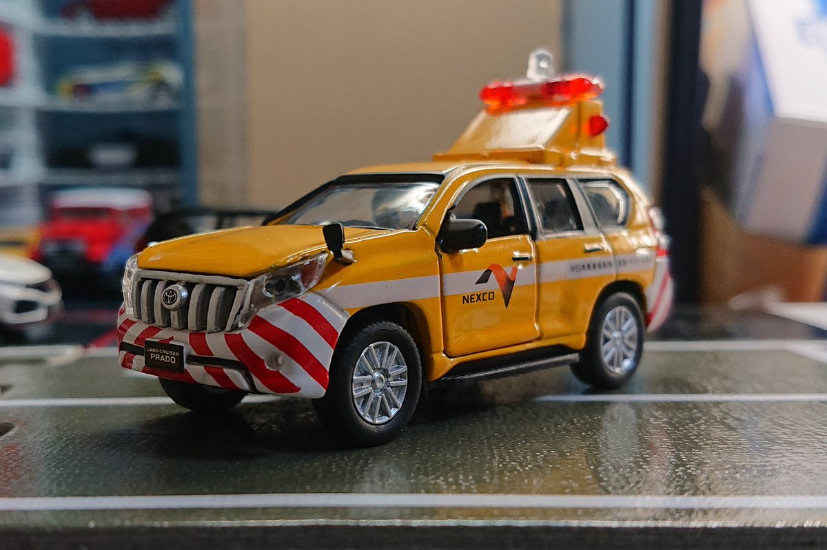 NEXCO中日本 ハイウェイ・パトロールカーNEXCOオリジナルモデルです