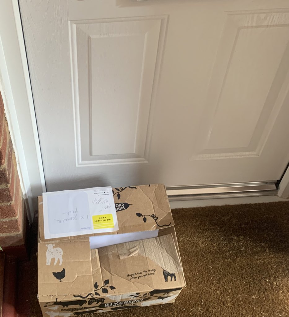 Steph_WestKent's tweet photo. Delivering @thehygienebank @SoapandGlory parcels to super-mums in Sevenoaks this afternoon. Of course Lenny wanted to join us!🎁🦸‍♀️ https://t.co/hsWnUUUFvJ
