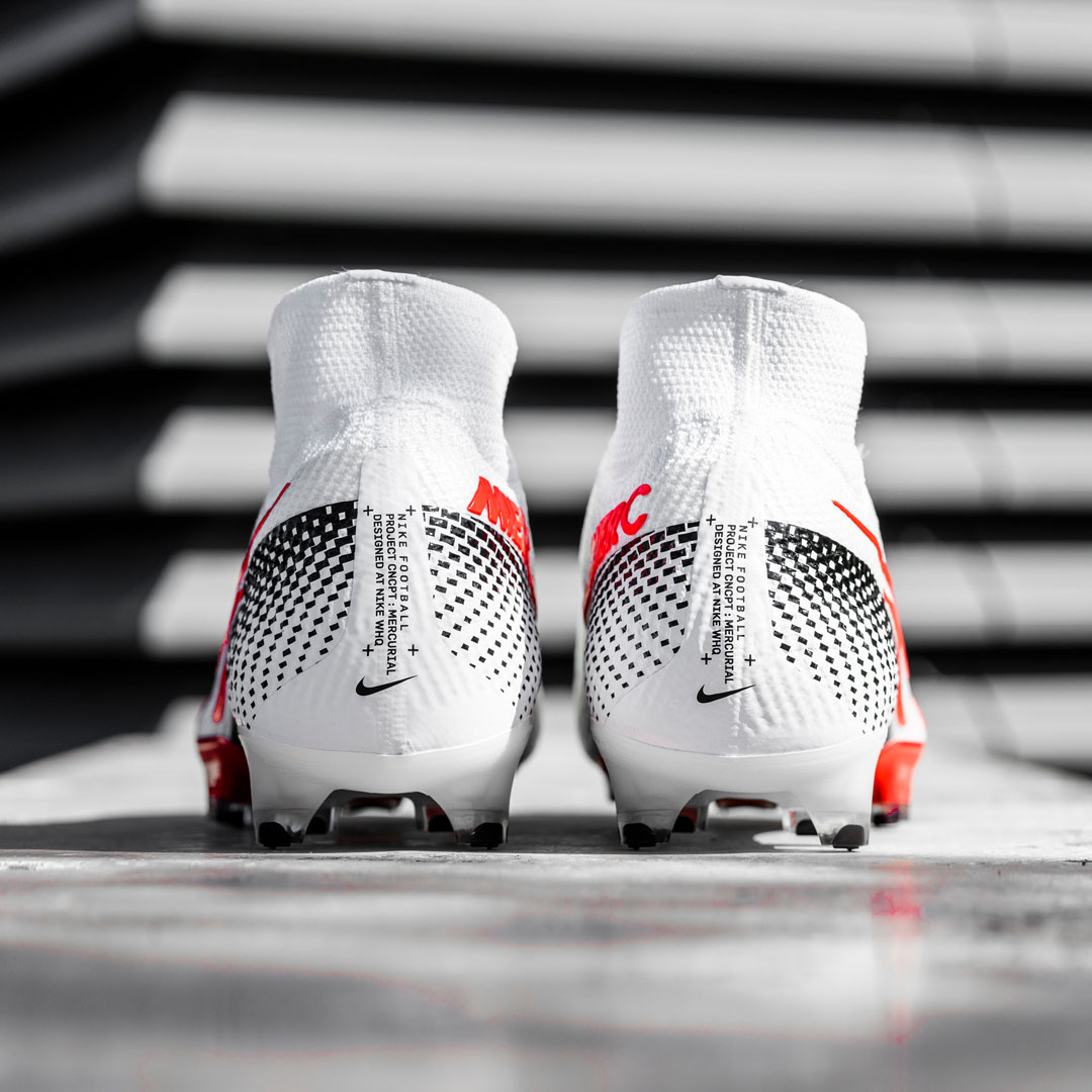 NIKE MERCURIAL SUPERFLY 6 ELITE AG PRO Football.