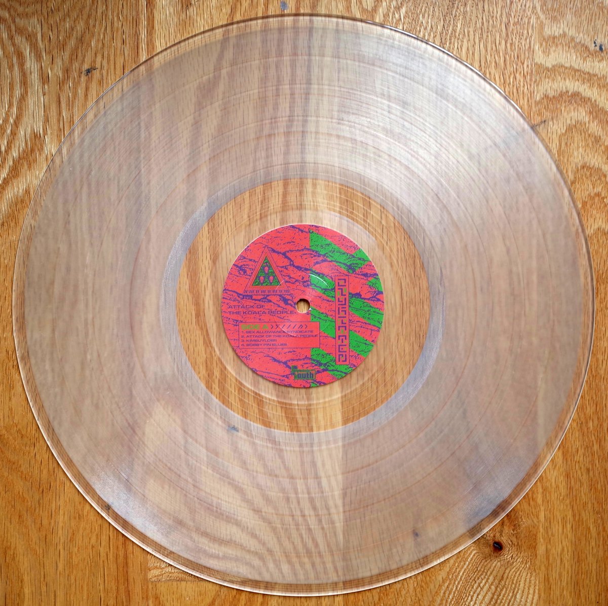 LPs are in-house! If you are on the other side of the pond, pick one up at Polytechnic Youth, this side of the pond, grab it at my Bandcamp: oxykitten.bandcamp.com/album/attack-o…