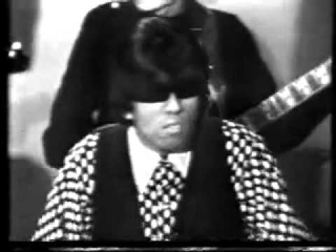 oldscratch42's tweet image. Yep, same old. No show today, AGAIN! MFB, break those chains woman! Free yourself from Howard. Oh, anyone ever tell you that you kinda resemble the lead singer from Mark and the Mysterians? #96Tears @ARM34 @RadioGunk #MariannIsCallingAllofBrooklynMustBeUp @artiequitter