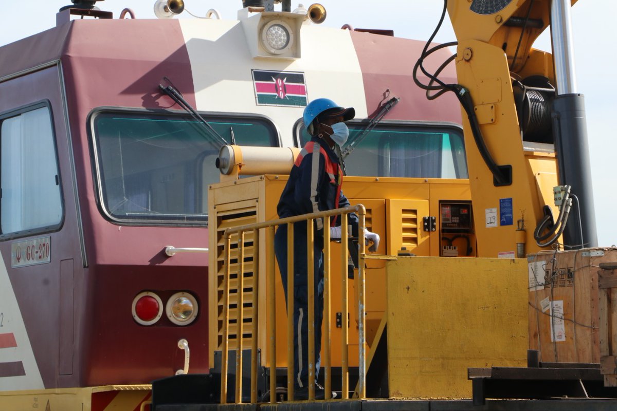 sgr_operation's tweet photo. EMPLOYEE TESTIMONIAL: "My role is important to me because I am able to help my workmates, the company, the community and also the country to achieve Vision 2030โ-David Muhia, a lifting worker and team leader. #motivatedemployees #SGR https://t.co/M3gneBq01Y