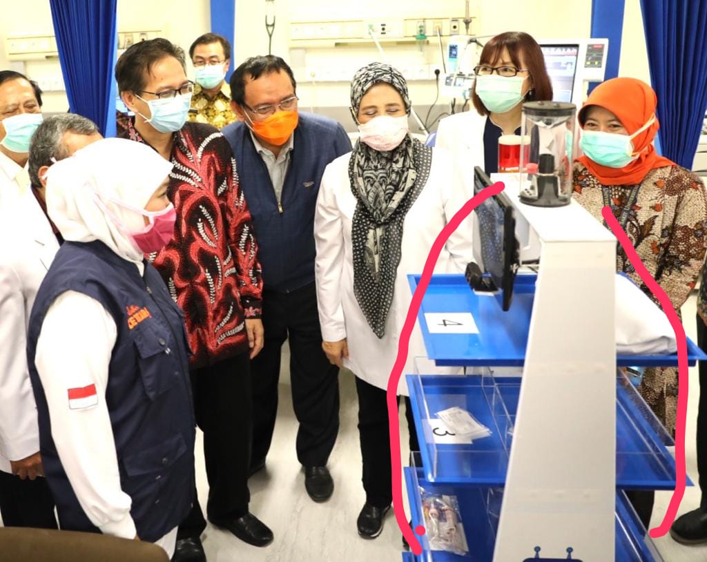 KhofifahIP's tweet photo. Ini adalah Raisa (Robot Medical Assistant ITS-Unair), Robot layanan medis buah karya ITS dan Universitas Airlangga. Dengan robot ini memungkinkan pelayanan kepada pasien Covid-19 semakin maksimal tanpa mengharuskan tenaga medis berkontak langsung dengan pasien. https://t.co/eVO7ycY34f