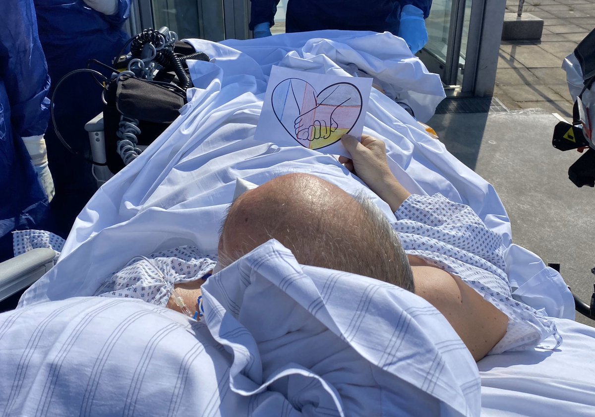 landnrw's tweet photo. Tolle Neuigkeiten aus @Essen_Ruhr: zwei #Covid19-Patienten aus Frankreich, die in der @UniklinikEssen behandelt wurden, konnten heute zurück in ihre Heimat verlegt werden. Ein wunderbarer, europäischer Moment. 🇫🇷🇩🇪🇪🇺❤️ wir wünschen weiter gute Besserung! https://t.co/En7P8zDWM5