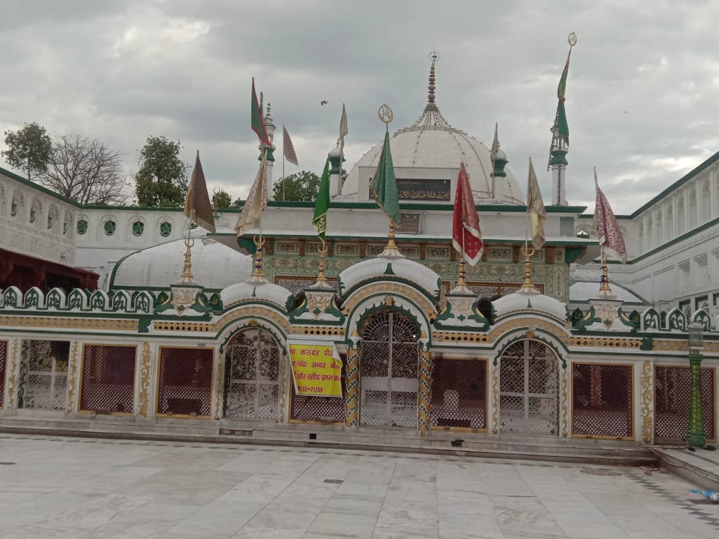 imteyazkhizar's tweet photo. Mosques &amp; Shrines under Management of  @hrywaqfboard .
 No Friday Prayers . All  Gathering/ assembly for congregational prayers have been suspended since the announcement of #Lockdown21 .
@naqvimukhtar
@centralwaqf
@MUQHWB @Farook01541786 @waseemahmdeo https://t.co/o4HF2DKYFj