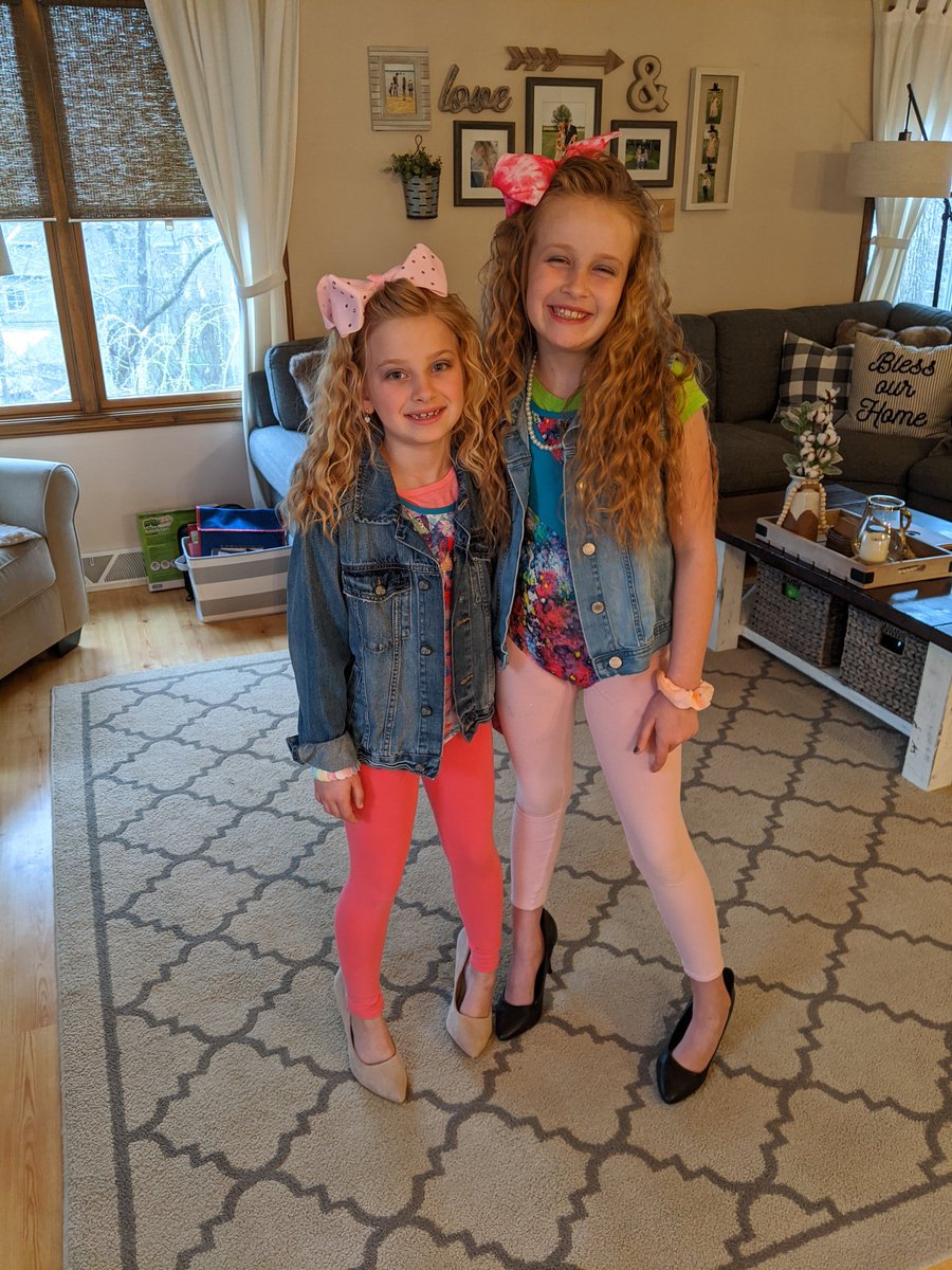 StephHancock8's tweet photo. 80s day! #wcsFunFriday #wcsflight https://t.co/cRmfpihmHy