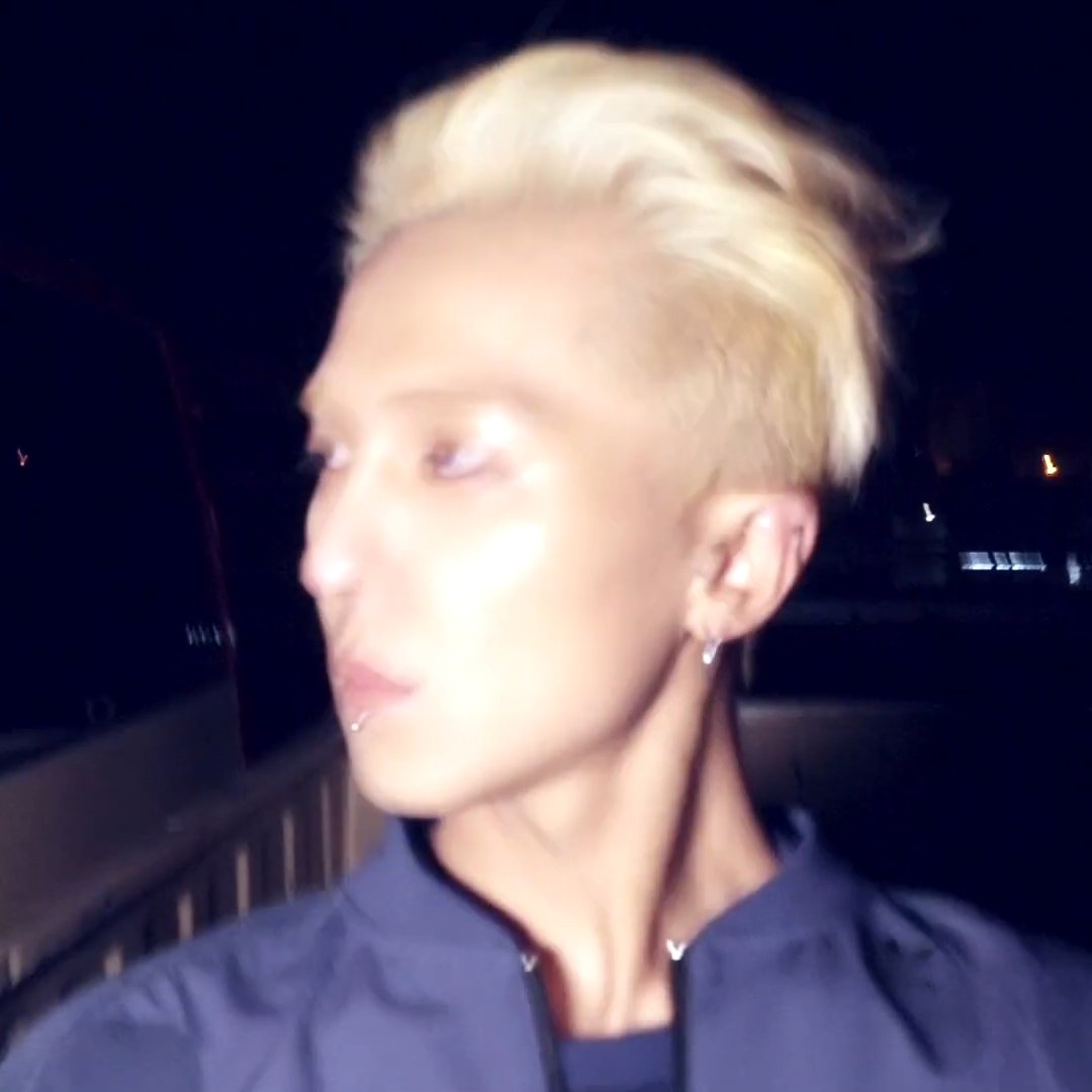 blurry and yet mino still looked gorgeous in these pictures