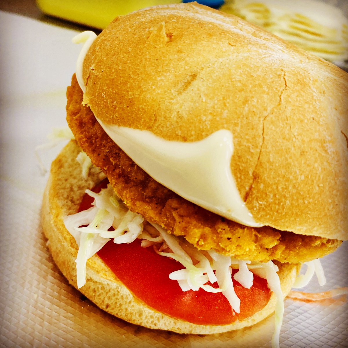 beefy_king's tweet photo. Even #beefyking can fulfill your #chickensandwich dreams:) Try it with slaw! Open today normal hours 10am-5:30pm drive thru & call ahead 4078942241, walk-in to carry out till 3pm. Have a healthy, safe Friday everyone ๐ #orlandotogo #orlandotakeout #notjustbeef https://t.co/qOYiJtIyEd