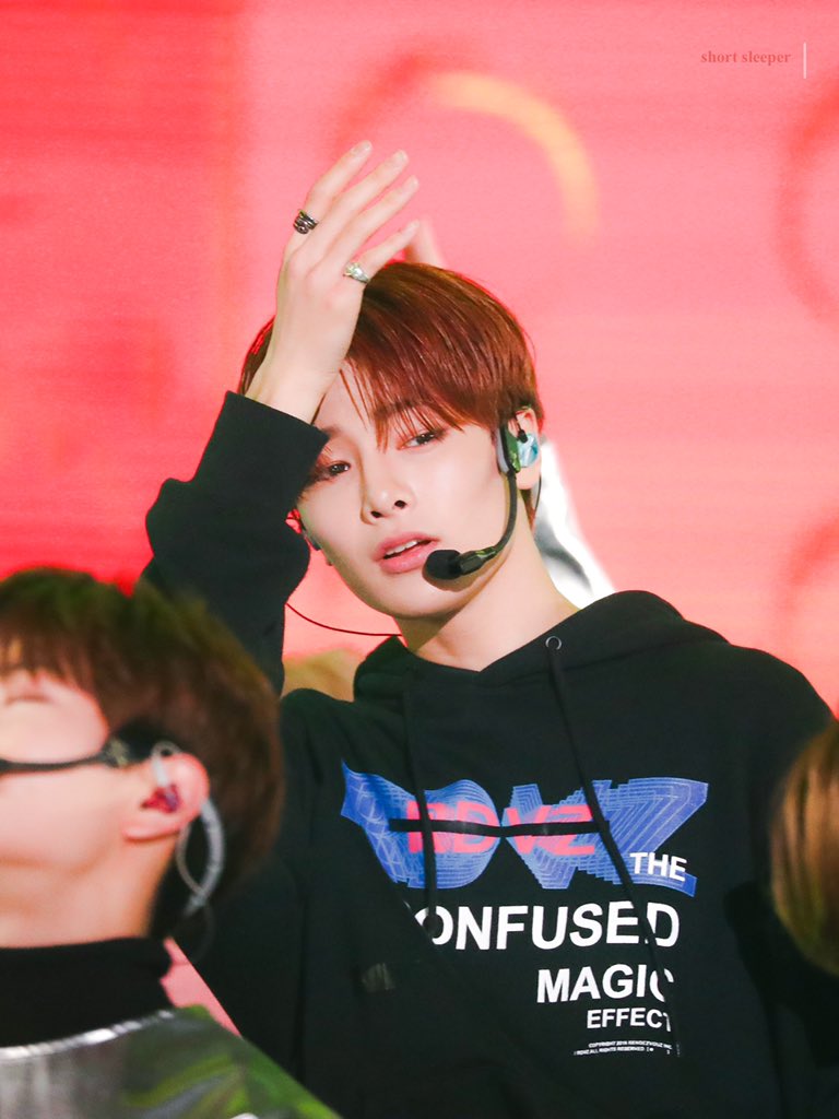 shortsleeper1's tweet photo. 190424 TMA 

#스트레이키즈 #정인 #jeongin #straykids #I_N #아이엔 https://t.co/bbrSBV3ij0