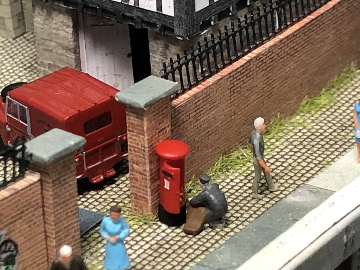 N_Amberfield's tweet photo. New addition for Eastern Dock, postman collecting the mail #NGauge #AddingDetail https://t.co/FMfdaI9L8q