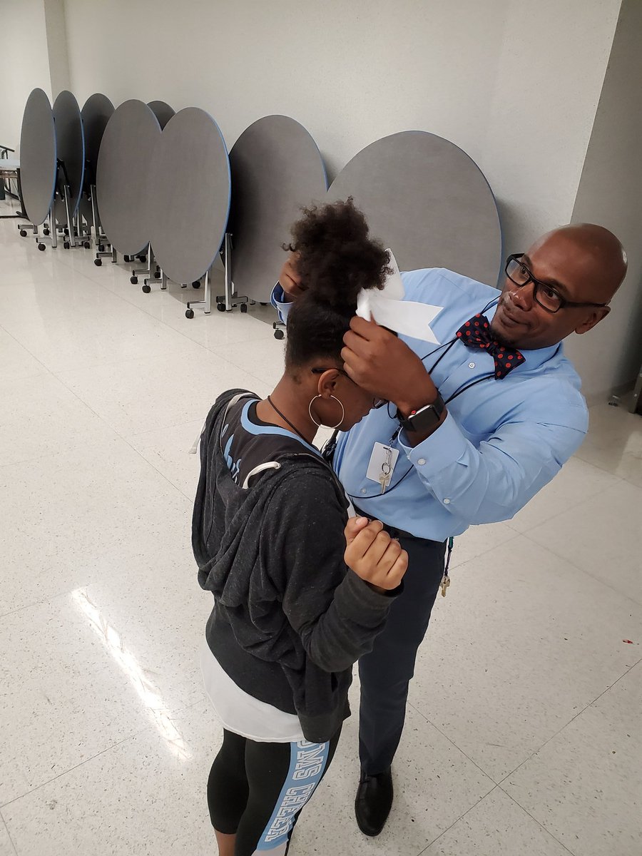 Get you a principal that can do a little bit of everything! Lead, teach and do hair on the side! @JonesMS_AISD #PrincipalAppreciationDay #HeDoesHairToo