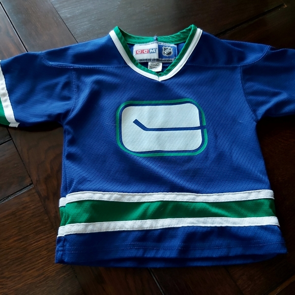loonie_posh26's tweet photo. So good I had to share! Check out all the items I'm loving on @Poshmarkapp from @Telitabobita #poshmark #fashion #style #shopmycloset #crookscastles #nhl #eastnwestlabel: https://t.co/dp129NPR9p https://t.co/N11YpswEay