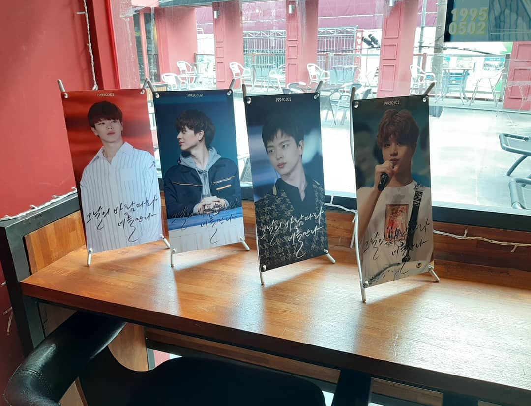 jc2352's tweet photo. ❤서면 일유커피❤
성재오빠 당일 일찍 가서 보틀도 받고 뽑기해서 현식프니 선착 특전 받았습니다ㅠㅠ 완전 이뻐용💙👍
이벤트 진행 해주셔서 감사합니당❤😍
#그날의_바람따라_성재를_만나
#치킨보다_육성재 https://t.co/pR8S6WIGJO