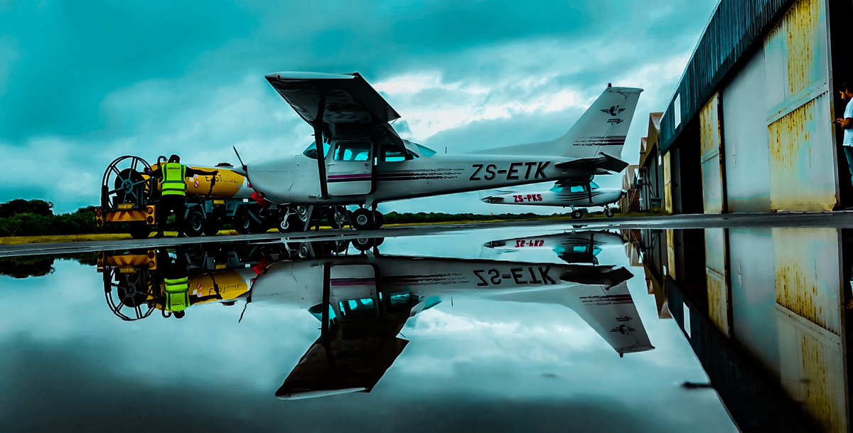 ibraheemkajee's tweet photo. Re-open General Aviation in South Africa!
https://t.co/giq3uYwDAu If you sign , I’ll take you for a flip whenever I can ! 🦅 #aviation #SAFlyer #wings #redbull #pilot #SAPilot #gopro #durban #SouthAfricaLockdown #SouthAfrica #SA https://t.co/BHVMOcTQ7R
