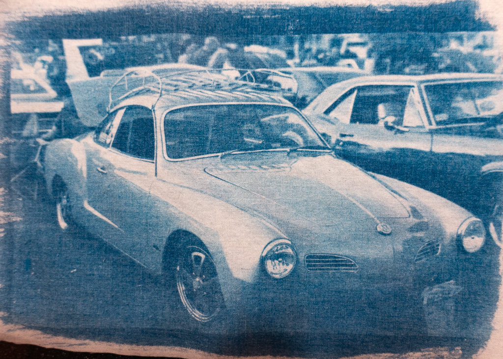 JoeCCunningham's tweet photo. One last #cyanotype on fabric from #cyanotypeparteh. I exposed it (mostly) yesterday for a few hours, with a few minutes today. https://t.co/h2UiRO2w14