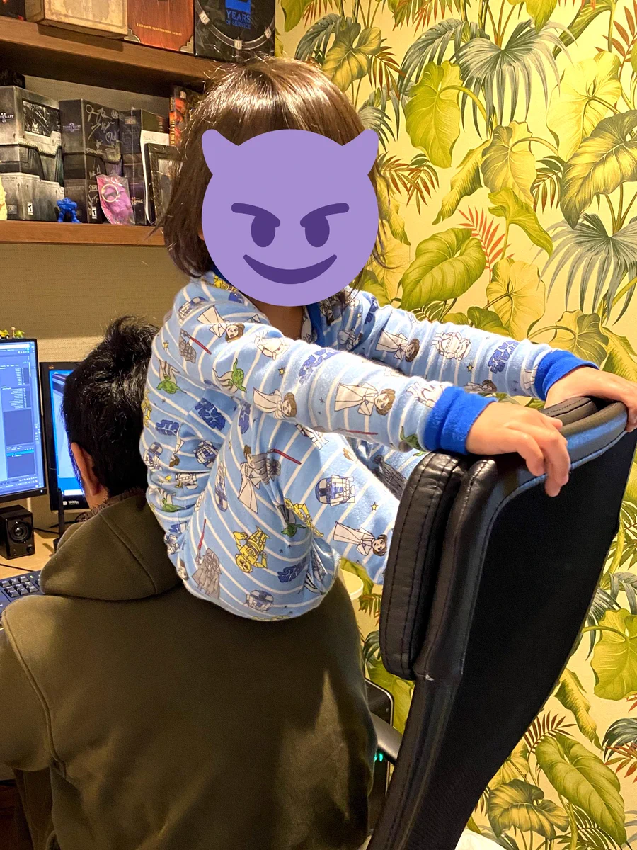 子どものいる家庭でのテレワークが見ているだけで苦労が伝わって来る