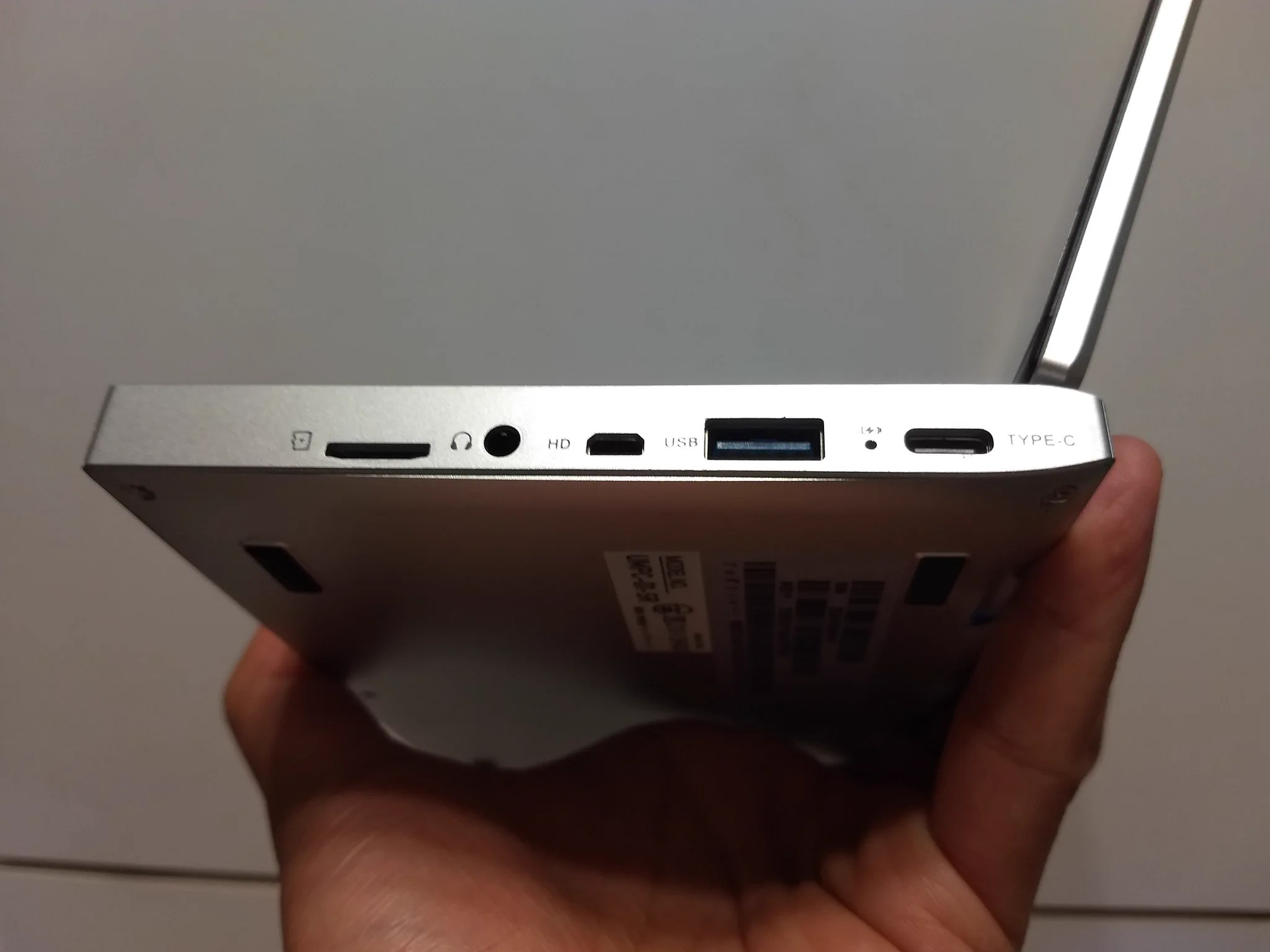 話題になっている2万円のドンキPCが色々とヤバいらしいｗｗｗ