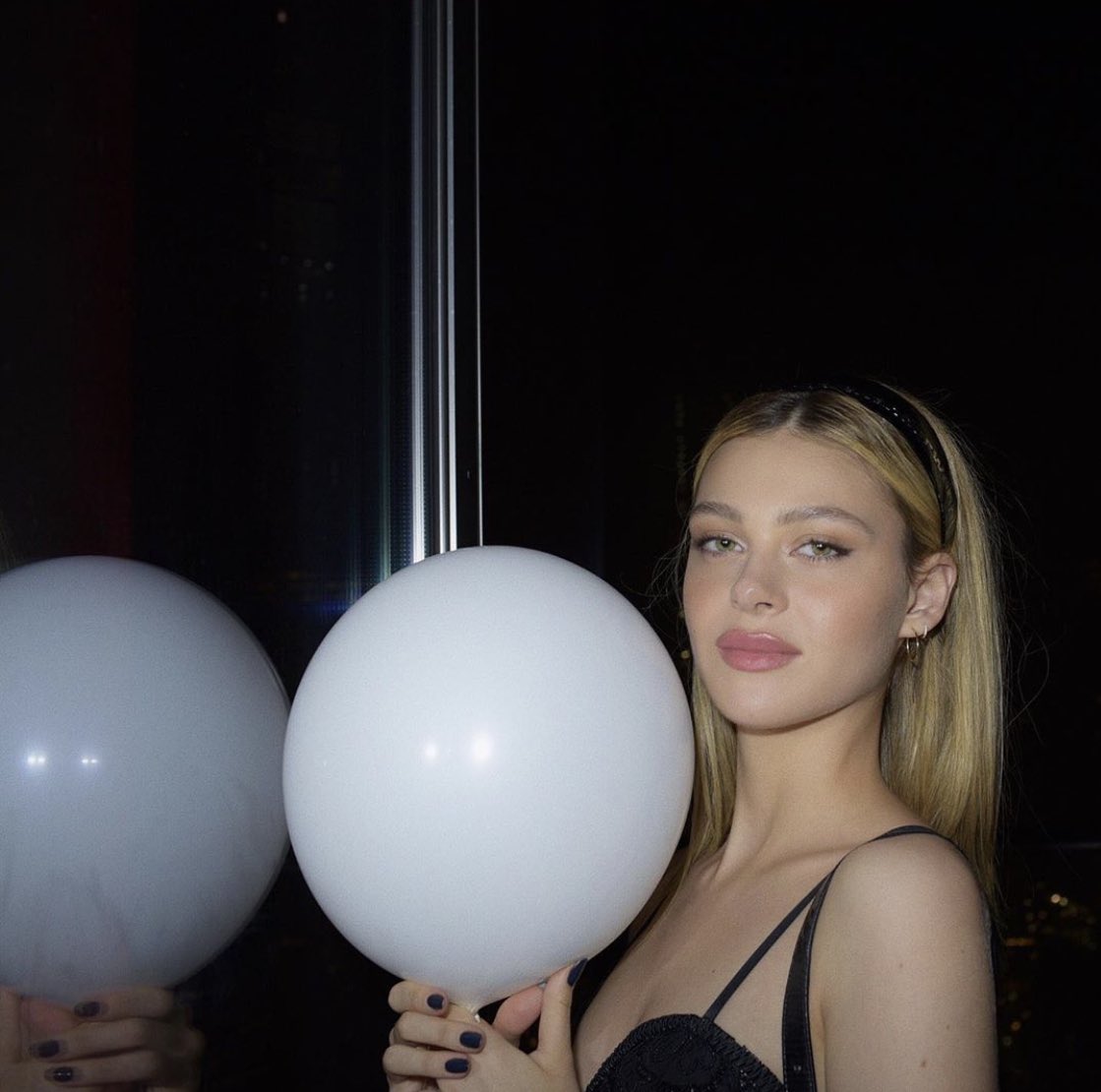 CHARLEYTHESIMP's tweet photo. hbd penny & pj but im sorry i have nothing extra to wear #VINESELFIE #VINEEVENT https://t.co/P3gvucAx7B