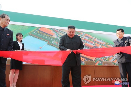 Kim Jong-un ha vuelto a aparecer EW-CnsYXgAAjYE7?format=jpg&name=small