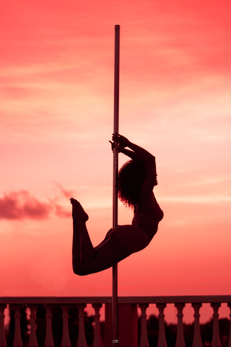 csbbphotos's tweet photo. Some pictures from my Outdoor Pole shoot with some of the lovely ladies from Fenix Studio.
#FenixStudio #PoleFitness #CSBBPHOTOS #Sillhoute https://t.co/dmjeMi4SOA
