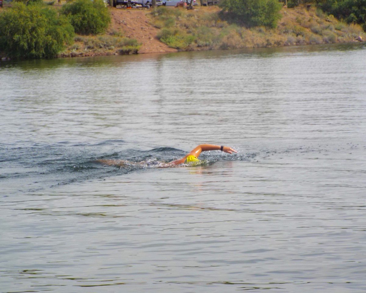 ScottsdaleSwim's tweet photo. Erica Esterly celebrated her 18th birthday with an 18K swim in Lake Pleasant!! Way to go #SACnation https://t.co/1gqN1KzRcX