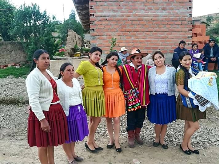 CholitasBolivi1's tweet photo. #CholitasBolivianas #Mujerboliviana #bolivianas #boliviana #cochala #cholitas #bolivia #cholita #culturaboliviana Bolivianas https://t.co/xlQ9GMIXNK
