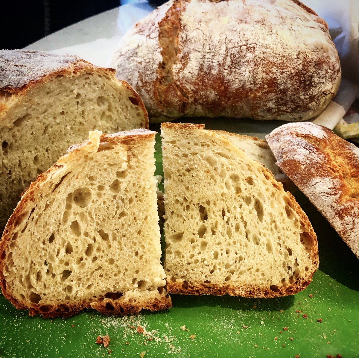 PhillSnel's tweet photo. Succumbed to the bread baking phenomenon. Nice no-knead recipe via @BonnieStern!
Carb binging weekend!
#homemade #bread #baking @civmin #civminkitchen #imadethis #yum https://t.co/jcbnLrGgMT