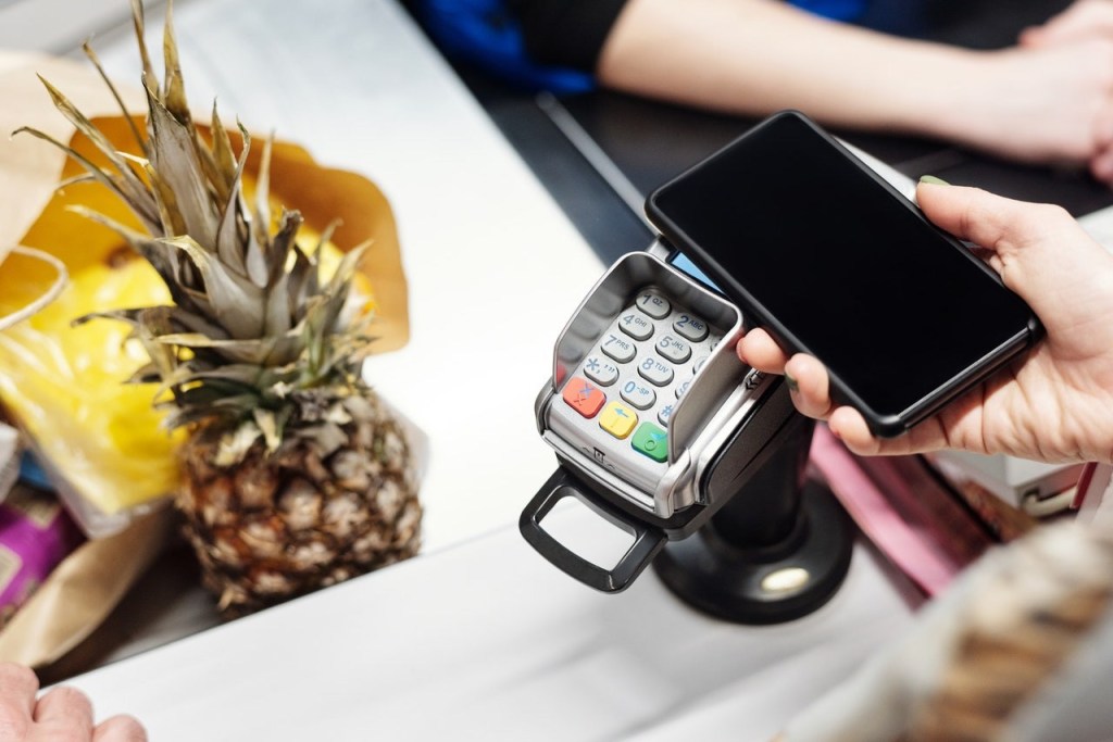 BeesFruitWatch's tweet photo. Apple Pay im Vergleich zu anderen Bezahlsystemen https://t.co/avmKr5QDpc https://t.co/k1rTkhqSPI