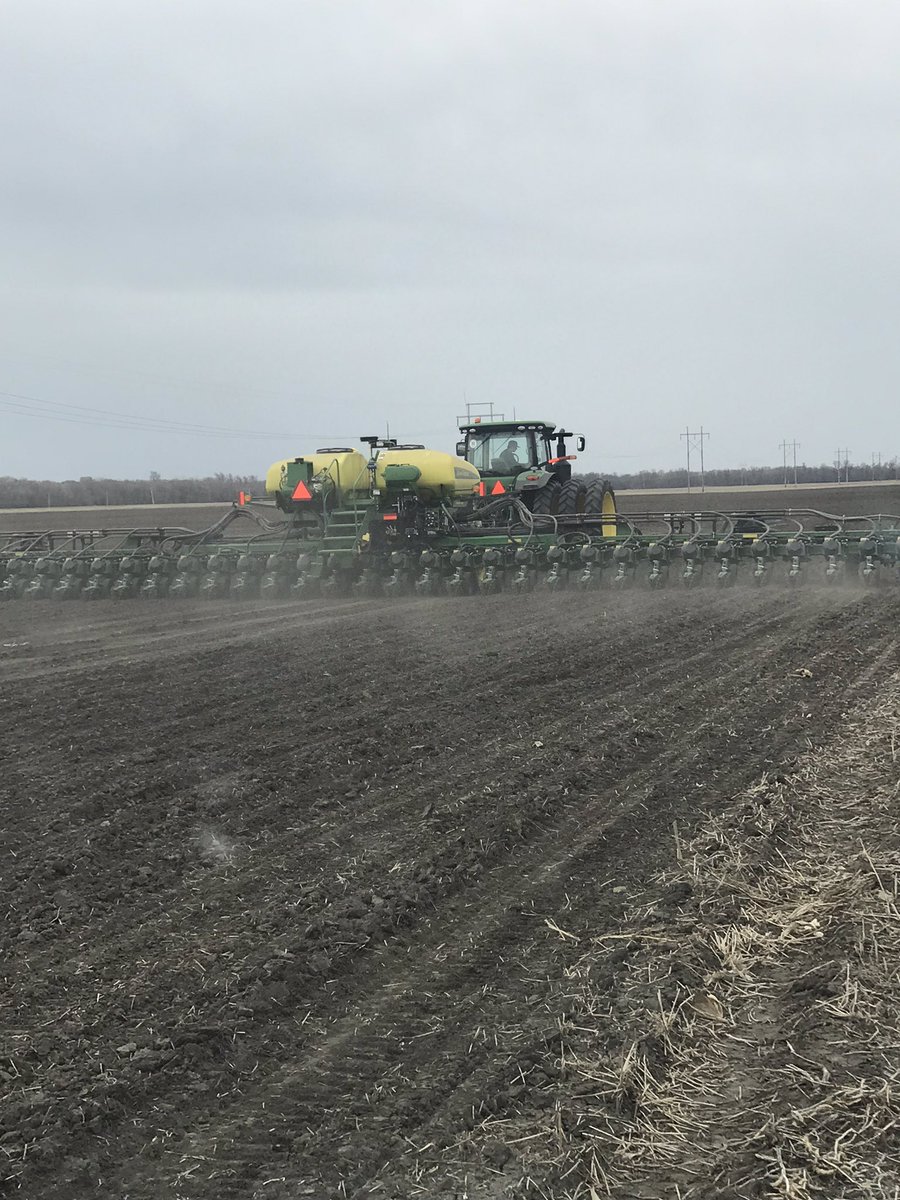 thorsonfarming's tweet photo. Didn’t have much to go on, but feels good to finally get some seed in the ground! https://t.co/zH7uh6cDPC