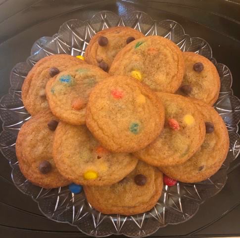merricklibrary's tweet photo. Clerk Heather and her mom have kept the tradition of baking since she was young. Our apps help provide ways to keep traditions going, even if you can’t be together. This recipe is from Sally's Cookie Addiction, which is available on Hoopla.#merricklibrary #mklcirc #cookies https://t.co/C1jQiH3ELx