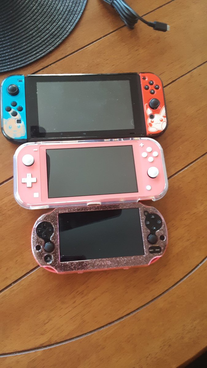 Sorrellove's tweet photo. Please welcome the #CoralSwitchLite to my family of handhelds! I had to get a Coral/Pinkish one. It's so beautiful! So glad gamestop got them in stock again!
I'm a happy #SwitchCorps gamer and Vita Islander!
#PinkSwitch #SwitchLite #vitaisland #PSVita #gaymer #gaming #handheld https://t.co/4W553H6kMS