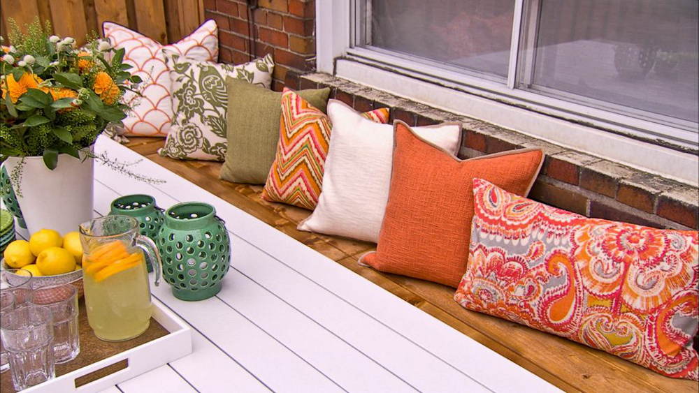 teamhaig's tweet photo. Update Your Outdoor Space on a Budget
Courtesy of HGTV

2.Pillows or Blankets. – a nice way to bring warmth into your backyard on those chilly nights. https://t.co/wibjb9mW6i