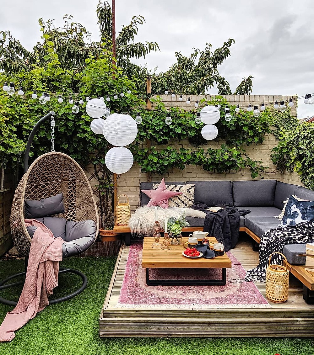 teamhaig's tweet photo. Update Your Outdoor Space on a Budget
Courtesy of HGTV

2.Pillows or Blankets. – a nice way to bring warmth into your backyard on those chilly nights. https://t.co/wibjb9mW6i