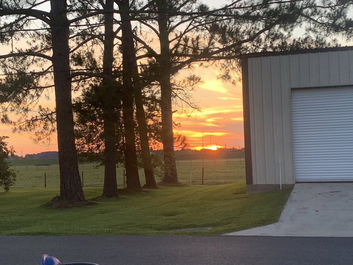 niknic40's tweet photo. @MargaretOrr my 12 year old son Mason wanted me to send you this. He loves taking pictures of the sunset here in Larose. Nice to see the beauty in things in these trying times https://t.co/SZYhEirIW3
