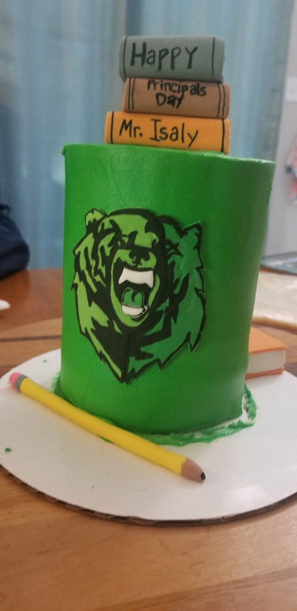 ECHSinCFBISD's tweet photo. @cfbisd Thank you faculty @2t2tl_4ev staff and students @echskindclub @EchsExec @echsinteract2  for your appreciation. Thank you @CFB_ECHS_PTSA for this sweet cake. Not sure when to eat it. #ECHSworkethic #allforOneECHS https://t.co/PKLDHdtMT4