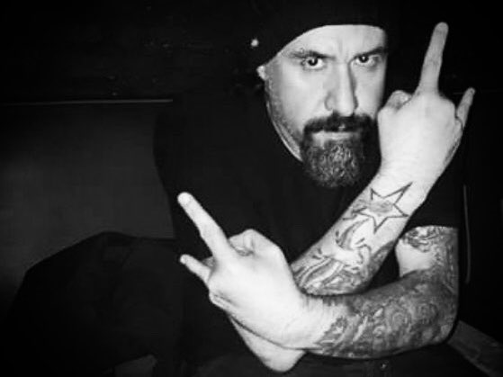 BrigadaCorona's tweet photo. R.I.P. Tavo Limongi, voz y guitarra de la banda mexicana de nu metal “Resorte” 🙏🏼 https://t.co/LdUX8ZZvIG