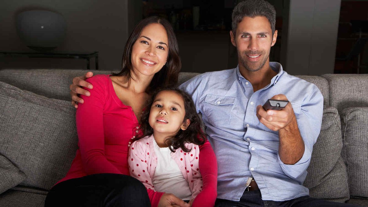 En esta #CuarentenaEnUnion mi beba, mi esposa y yo, nos establecimos un horario para ver películas.

Primero la beba, películas infantiles, y luego películas para gente grande, doble tanda en la tarde noche.