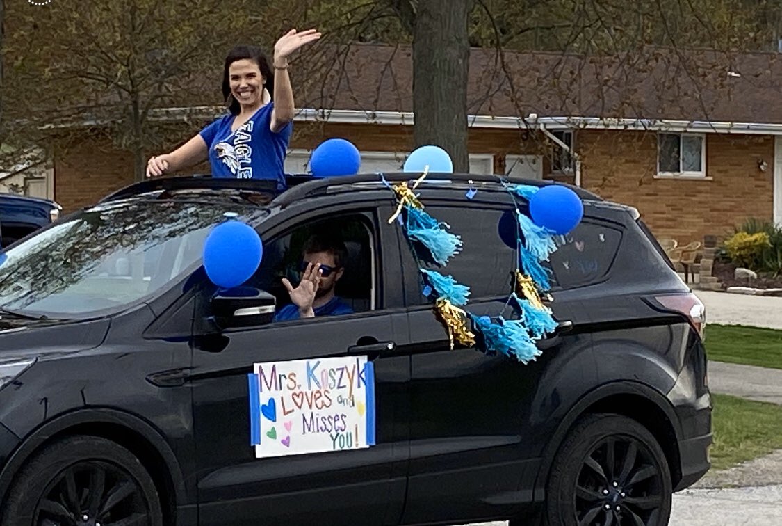 MrsKoszyk's tweet photo. The Emmons Teacher Parade was just what my heart needed! It was so incredible! It was amazing to see students, former students, parent and strangers. The community really came out! The signs, tears and their excitement made me emotional!  My job is truly the best! #teacherparade https://t.co/D9kgSR1ahy