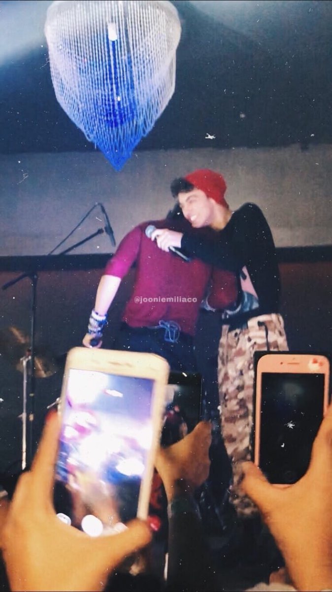 geek_inlove's tweet photo. Quiero volver en el tiempo a revivir todos estos momentos
#PerfecTourLive https://t.co/3CdvbxjeZ3