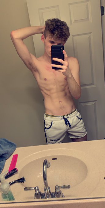 Just showered and trimmed up a bit for no one other than myself haha since Rona out here cockblocking