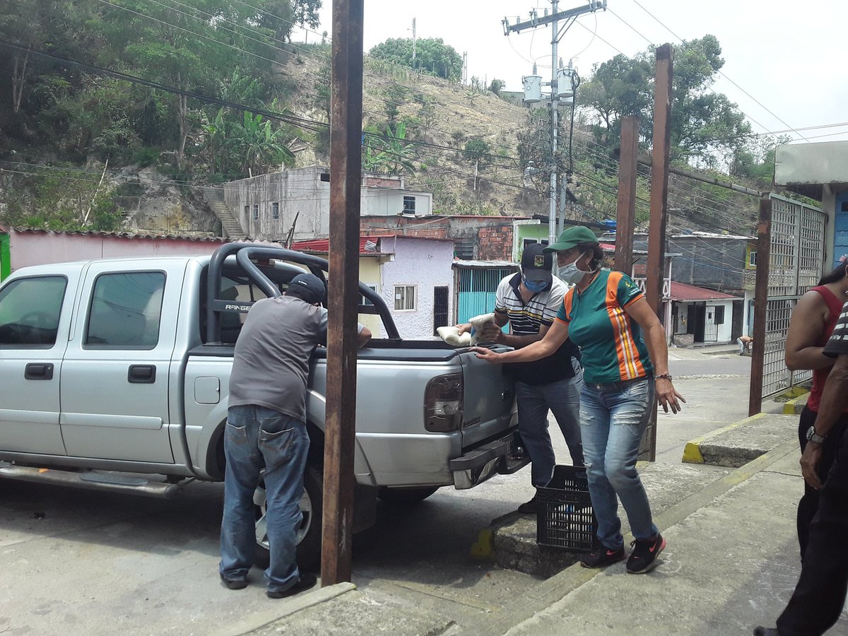 Direccionando.comida para la esc. Dimon bolivar