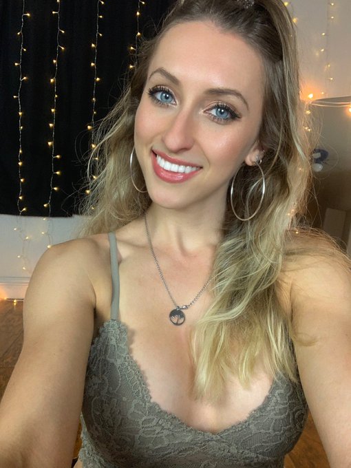 Watch Dani Day🌻's leaked NSFW photo on TwXstars