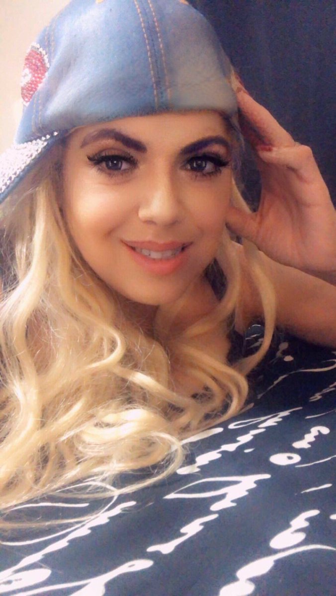 Jaleezf's tweet photo. #PoderosaNoche
...y de pronto descubres lo maravilloso de tu existencia y entiendes que tu vida equivale de ti y tus vivencias...vive!
Feliz noche mis bellos amores😘 https://t.co/BtTXnH5AGO