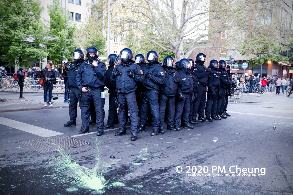 Am 01.05.2020 haben in #Berlin-Kreuzberg rund 3.000 Menschen - trotz der Corona-Beschränkungen - an der alljährlichen revolutionären 1. Mai Demonstration teilgenommen. Dabei kam es zu Auseinandersetzung und zu Festnahmen.

Bilder:
https://www.flickr.com/photos/pm_cheung/albums/72157714123429376

#b0105 #R1MB #1Mai 