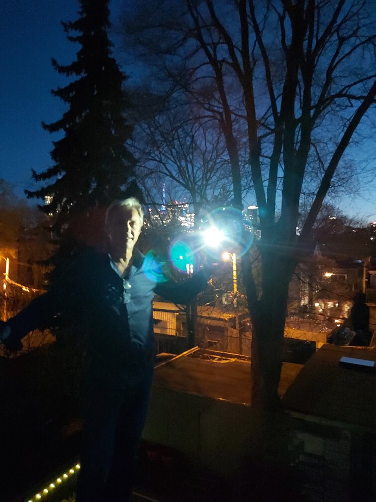 #ShineALightForThem ⁦<a href="/OntariosDoctors/">Ontario Medical Association</a>⁩ and ⁦<a href="/OntarioEMRs/">OntarioMD</a>⁩ - it’s a family night!  Thank you to our physicians