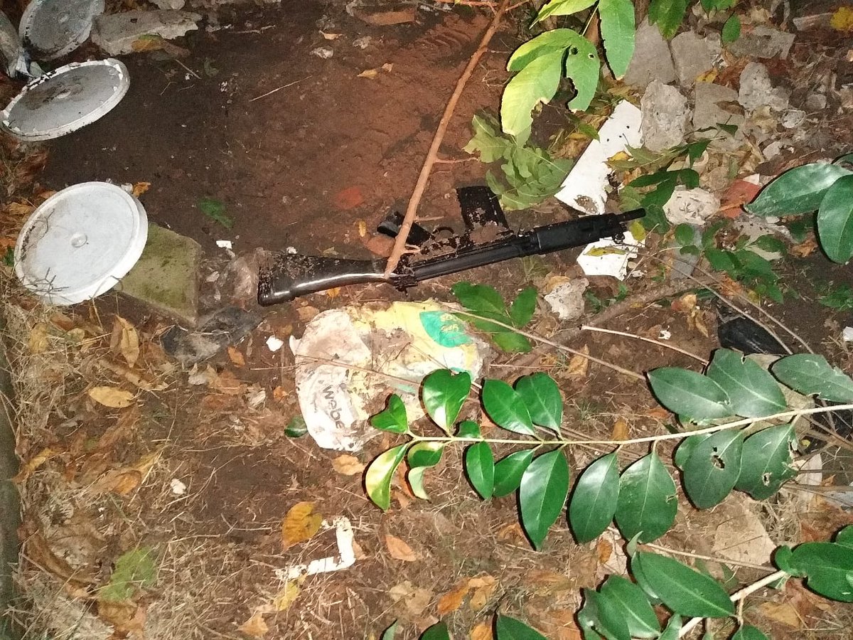 monocarugatti's tweet photo. Detuvieron a un hombre por la muerte de un joven en Barrio Aeropuerto. Tenía pedido de captura y al ser identificado quiso huir en un BMW hasta que fue cercado por efectivos de la Sub La Unión. En 520 y 143 baja del auto e intenta escapar a pié disparando... https://t.co/GLN7WnKFoX