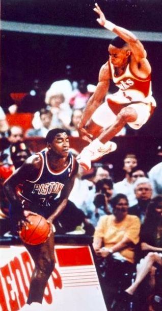 IconicPoorly's tweet image. When younger people ask what was defense like in the 80s? I&apos;d say it was basically like being in Mortal Kombat!

#SpudWebb #MortalKombat