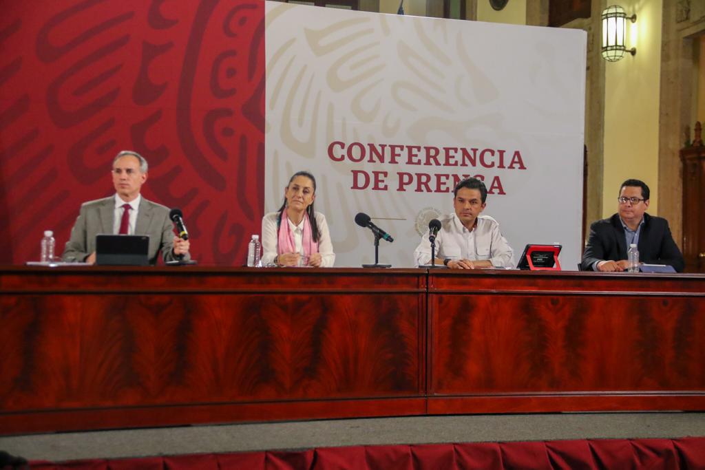 En la conferencia del <a href="/GobiernoMX/">Gobierno de México</a>, con <a href="/HLGatell/">Hugo López-Gatell Ramírez</a>, presentamos la estrategia de canalización de casos #COVID19 en coordinación con <a href="/Tu_IMSS/">IMSS </a>, <a href="/ISSSTE_mx/">ISSSTE</a>, <a href="/SSalud_mx/">SALUD México</a> y <a href="/Edomex/">Gobierno del Estado de México</a>:

- SMS 51515
- Disponibilidad Hospitalaria en #AppCDMX bit.ly/3fawF1G

➡️ bit.ly/2YrssAz